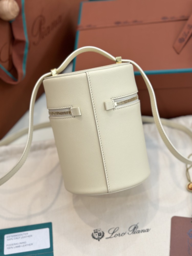 Loro piana bucket bag 12 12 16 cm ART GALLERY100