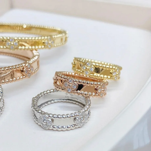 خاتم البرسيم مطرز