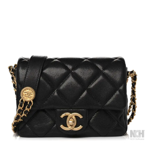 حقيبة شانيل صغيرة مبطنة بجلد الكافيار