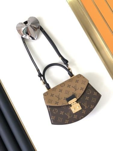 شنطة لويس فيتون مقاس 23.5 سم