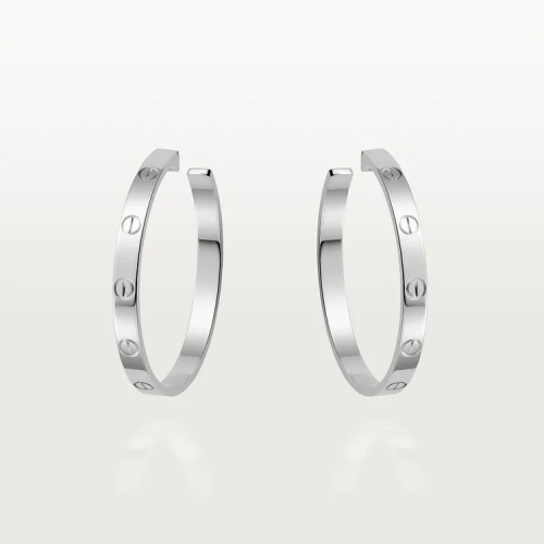 الأقراط من مجموعة LOVE