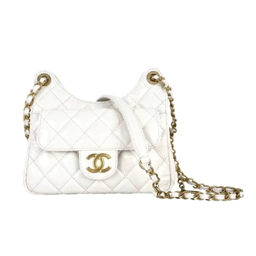 حقيبة شانيل هوبو لامعة من جلد العجل المجعد