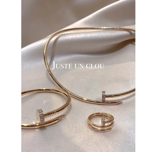 قلادة من مجموعة "جوست آن كلو"