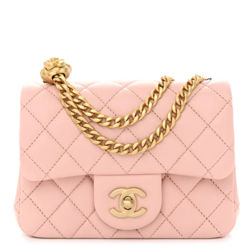 حقيبة شانيل صغيرة مبطنة  بنقشة زهرة الكاميليا