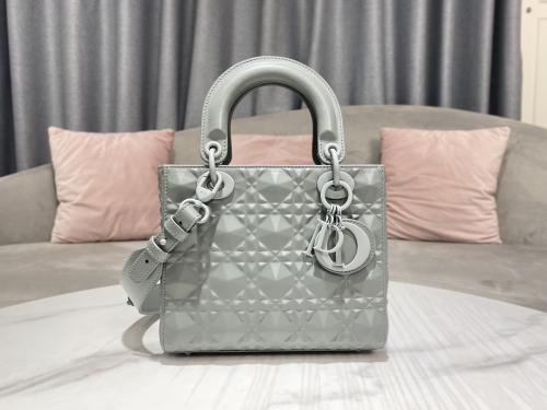 Dior 17 x 15 x 7cm