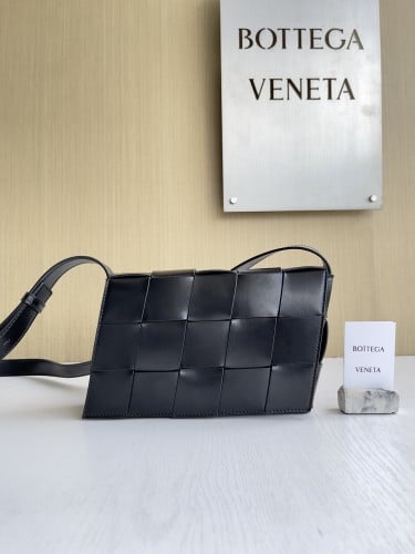 BV Oblique braid 23*15*5cm