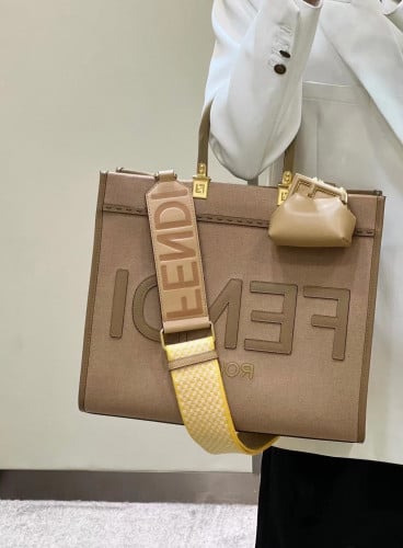 Fendi شوبنق