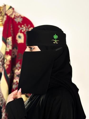 نقاب بتطريز سيفين ونخلة