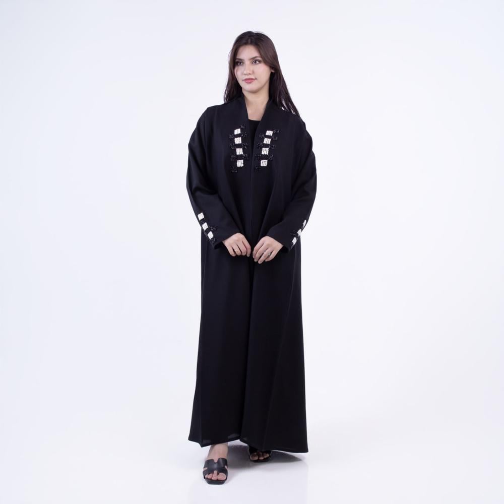 عبايه  نواعم عليها كرستال  على الصدر والاكمام