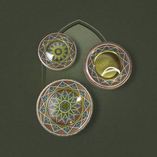 علب زعفران فارغة