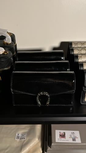 قوتشي اسود