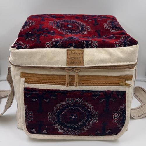 عزبة فارغة لون احمر