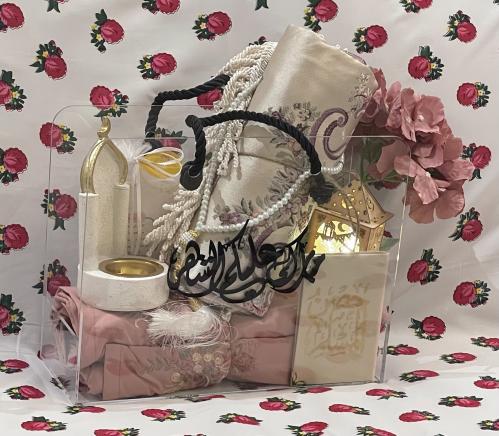 أكريلك ب عبارة : طقم سجاد مضغوط: ثوب قطن مطرز مرد:...