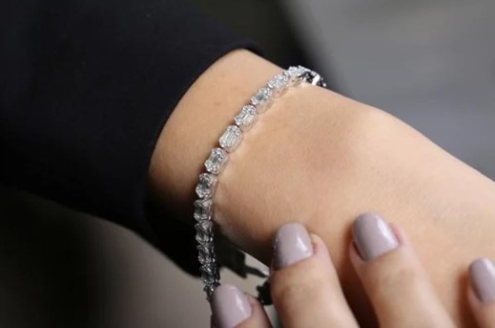 مجوهرات الفضة: لماذا تُعتبر الخيار المثالي للهدايا الفاخرة؟