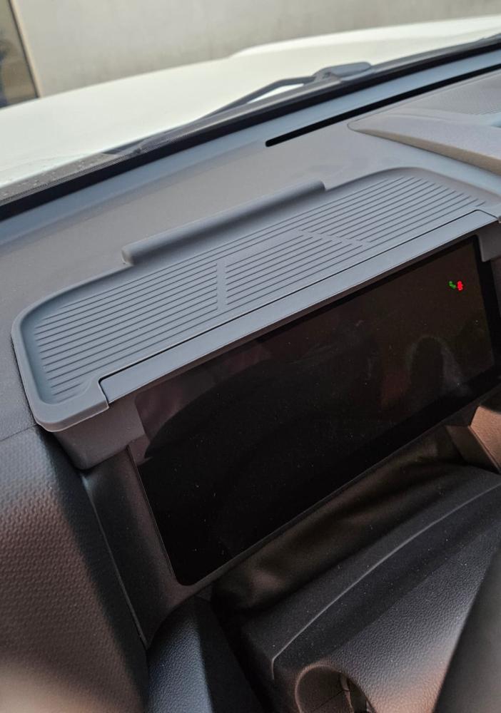 Custom rear-screen storage box for Haval H9