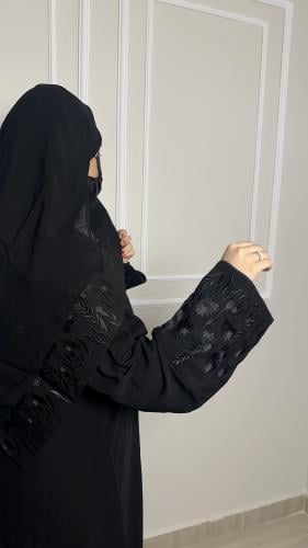 عباية نص كلوش بتدخيلة سوداء