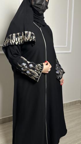 عباية نص كلوش بتدخيلة سنبلية ذهبية