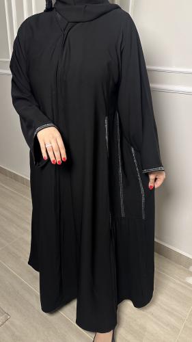 عباية نص كلوش بخطوط بيضاء