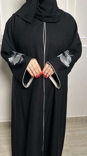 عباية نص كلوش بوردة فضية