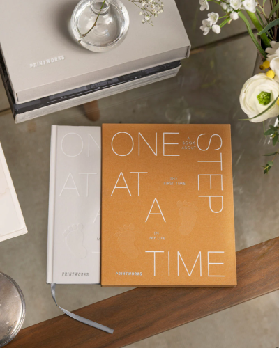 One Step at a Time - دفتر تسجيل ذكريات الطفل