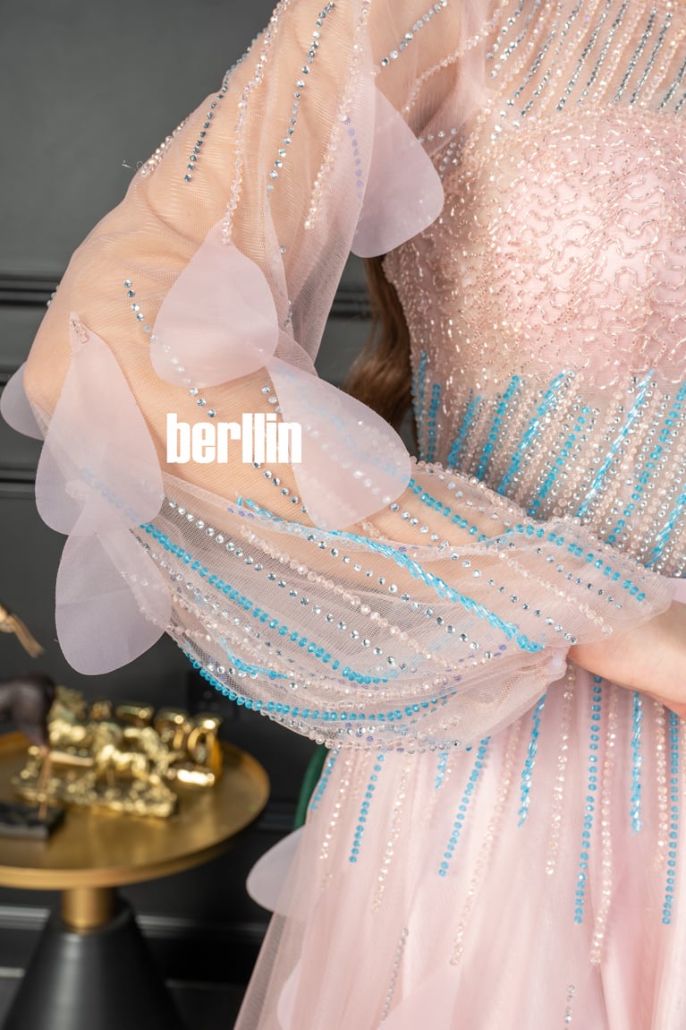 فستان سهرة طويل مزين بالخرز والورد لون لحمي