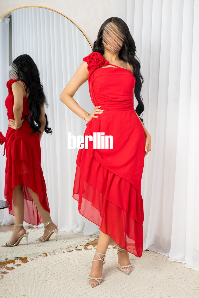 فستان درابيه احمر فاتح بزهرة بارزة انيقة