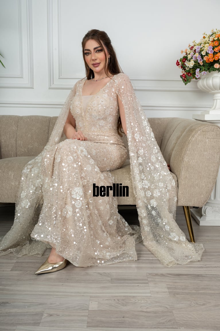 فستان سهرة ماكسي ضيق مطرز بأكمام كيب بيج