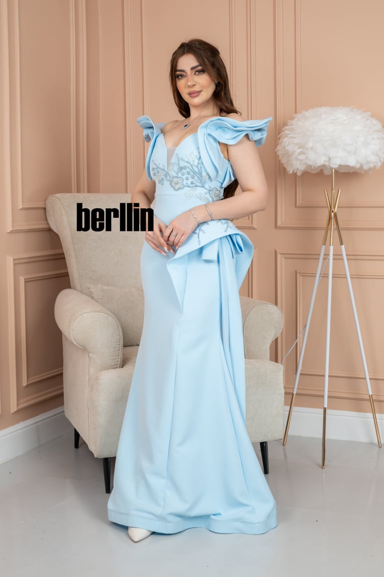 فستان سهرة طويل ماسك مميز بالتطريز لون سماوي