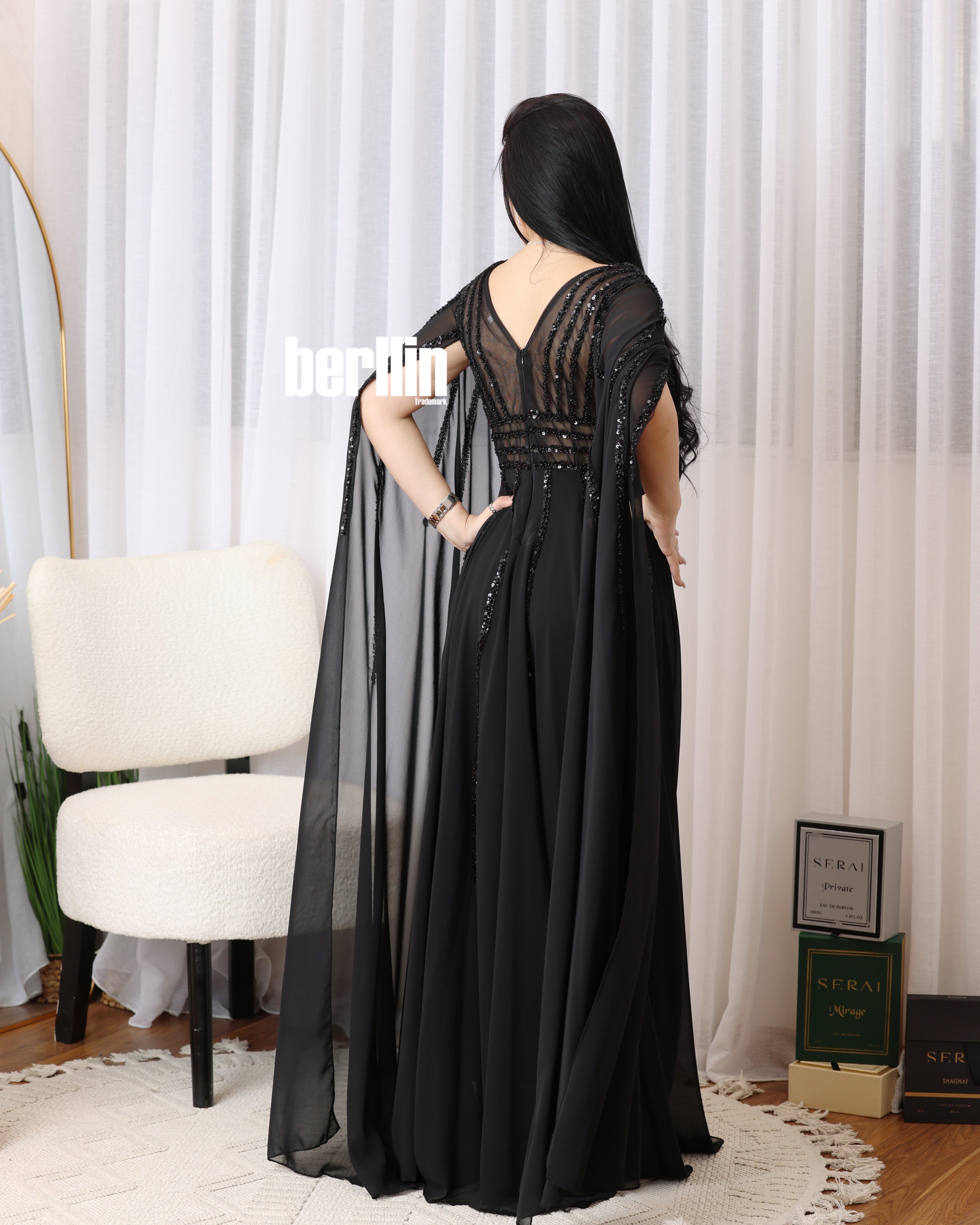 فستان طويل سهره بكم كيب لون اسود