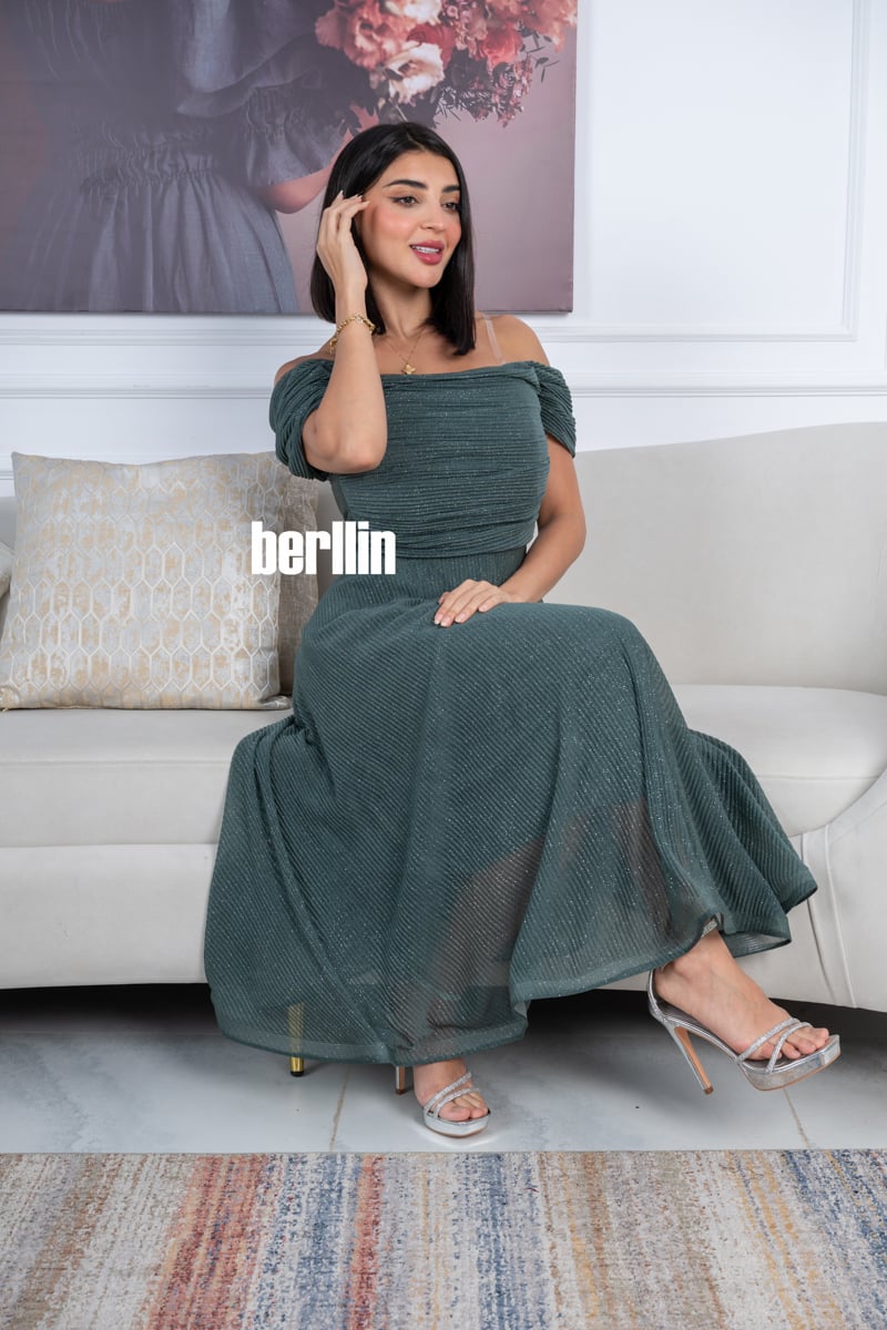 فستان أخضر داكن طويل اوف شولدر بطيات أنيقة