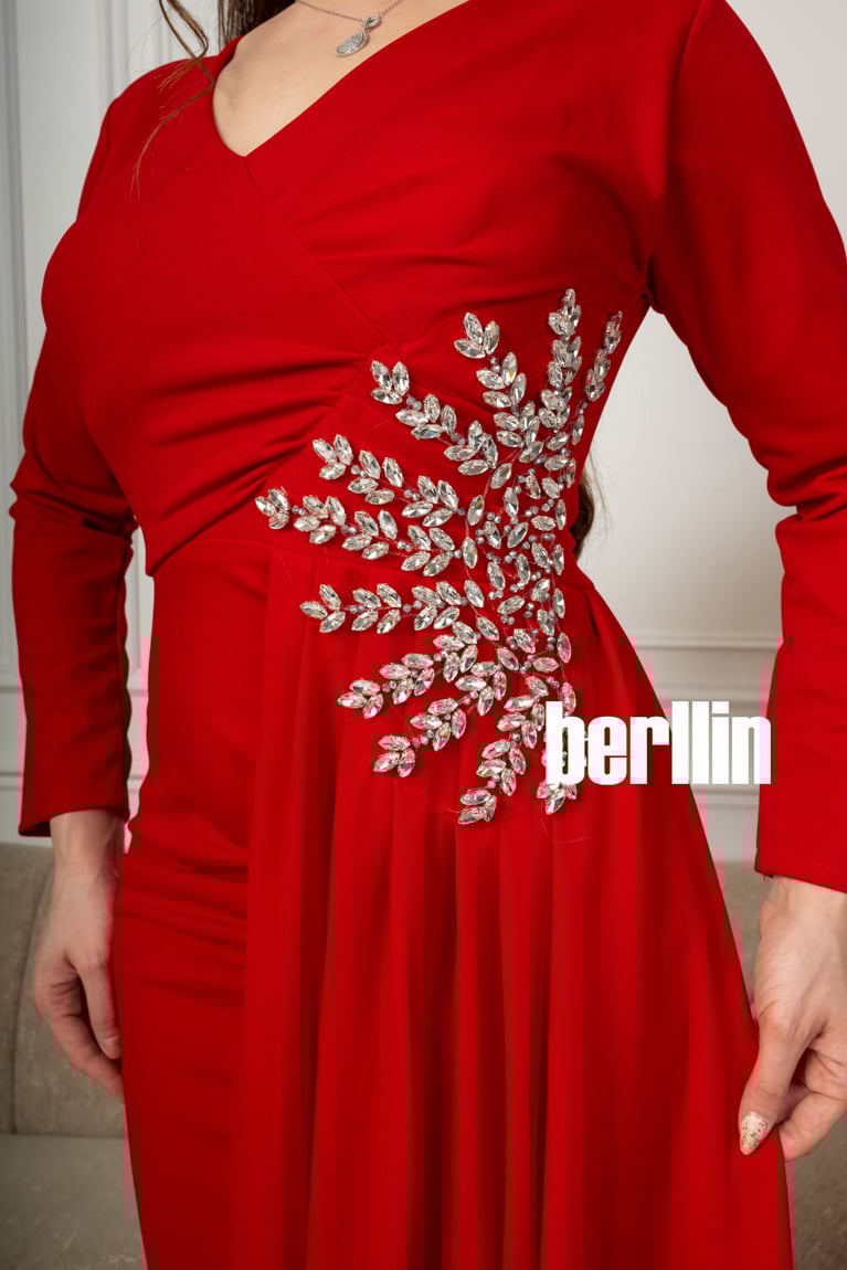 فستان سهرة طويل كريب مميز بتطريز لف لون احمر