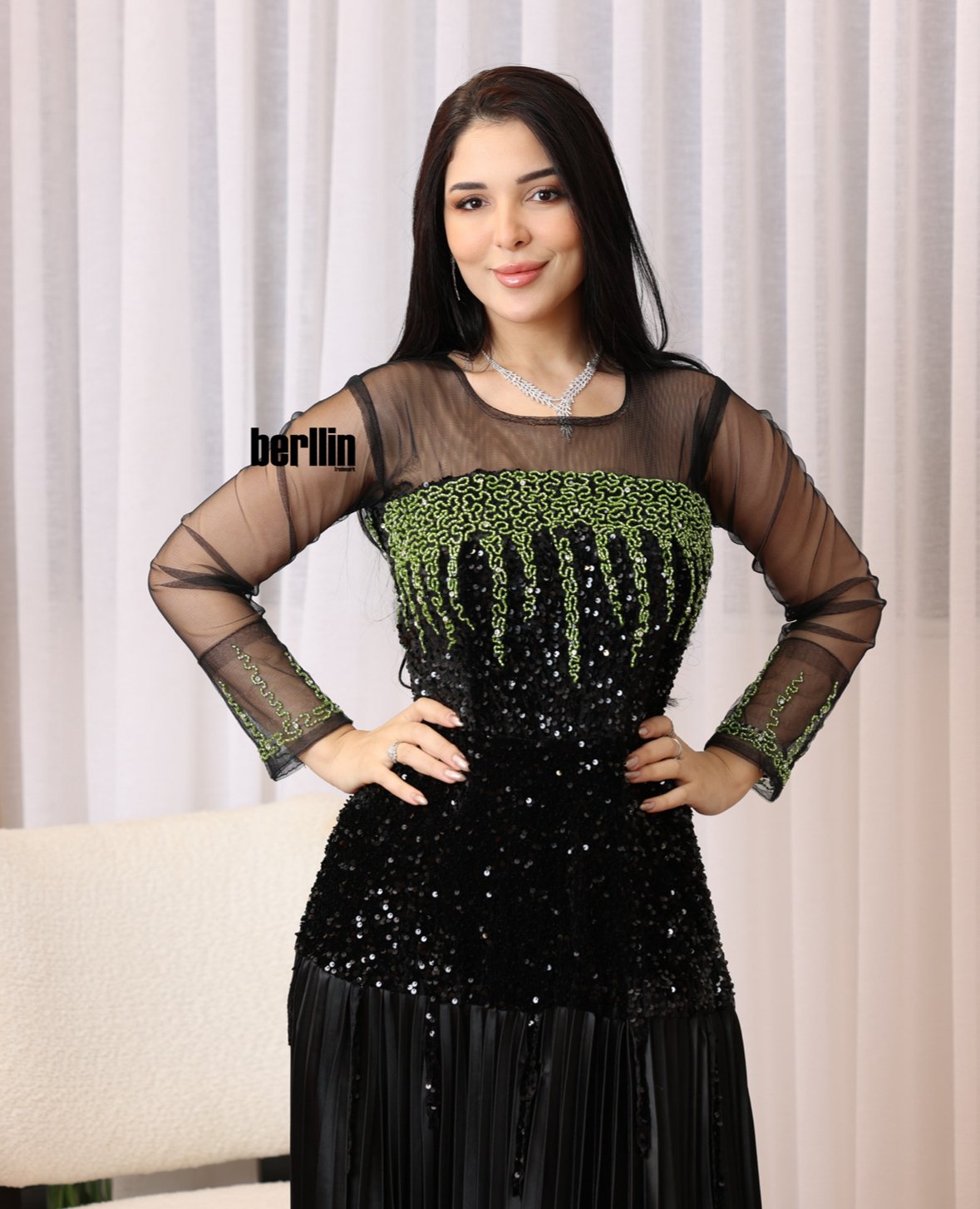 فستان سهرة خرز لونين مميز بتكسيرات من الأسفل