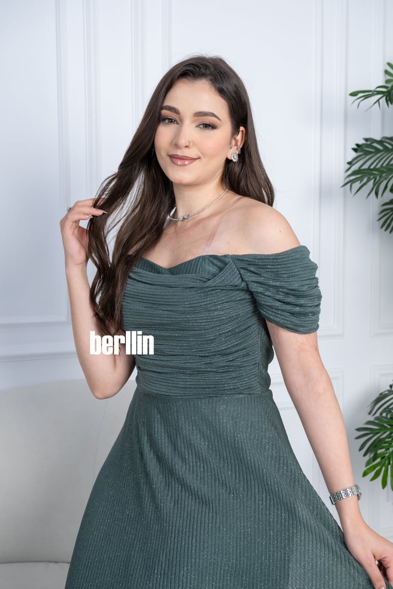 فستان أخضر داكن طويل اوف شولدر بطيات أنيقة