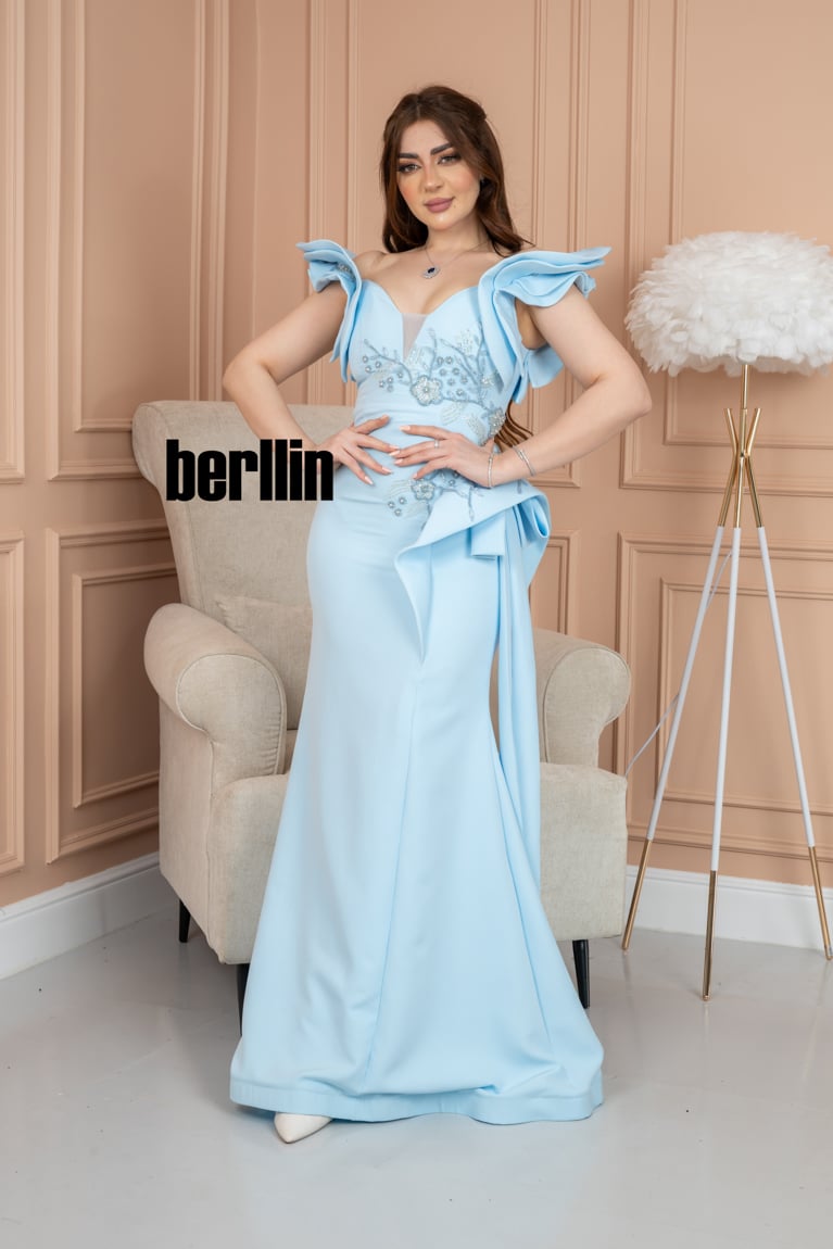 فستان سهرة طويل ماسك مميز بالتطريز لون سماوي