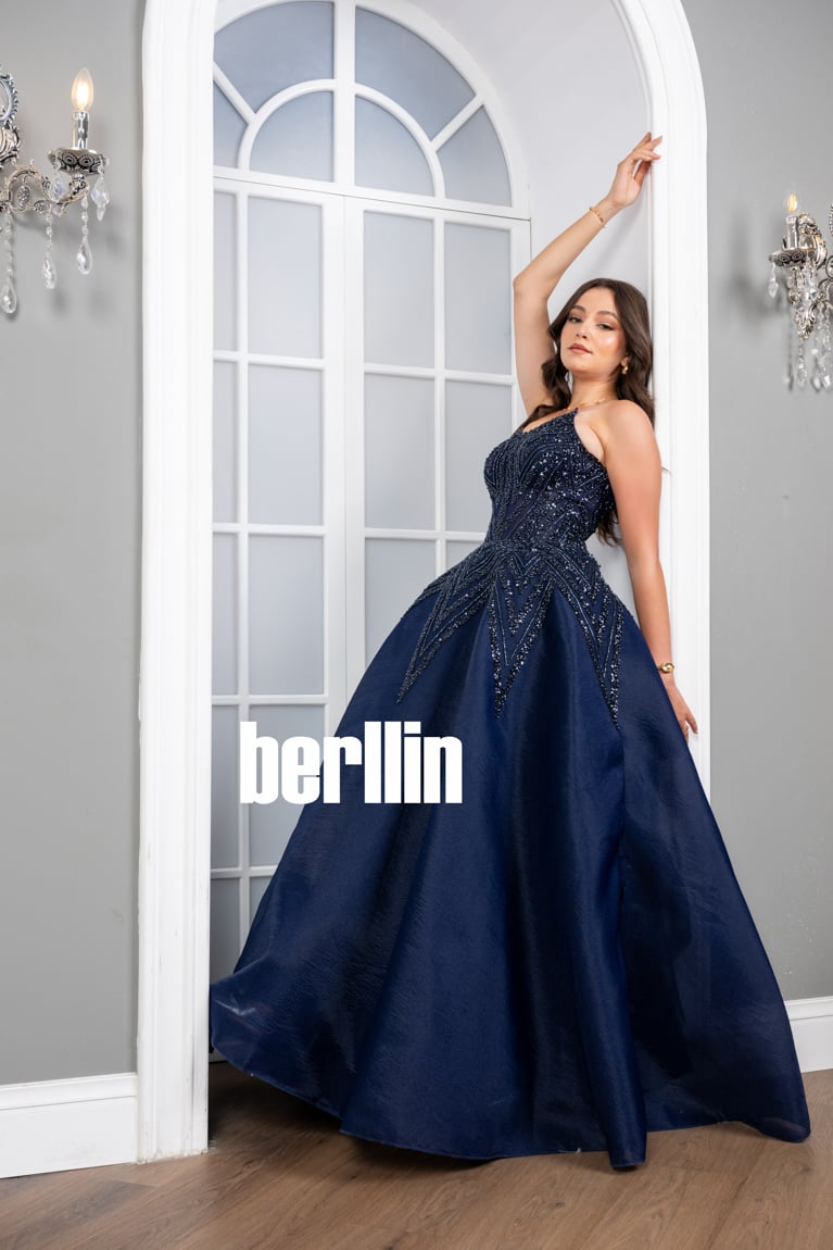 فستان سهرة توب كحلي داكن مطرز بشك