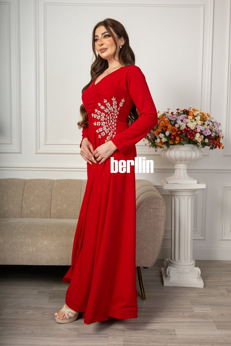 فستان سهرة طويل كريب مميز بتطريز لف لون احمر