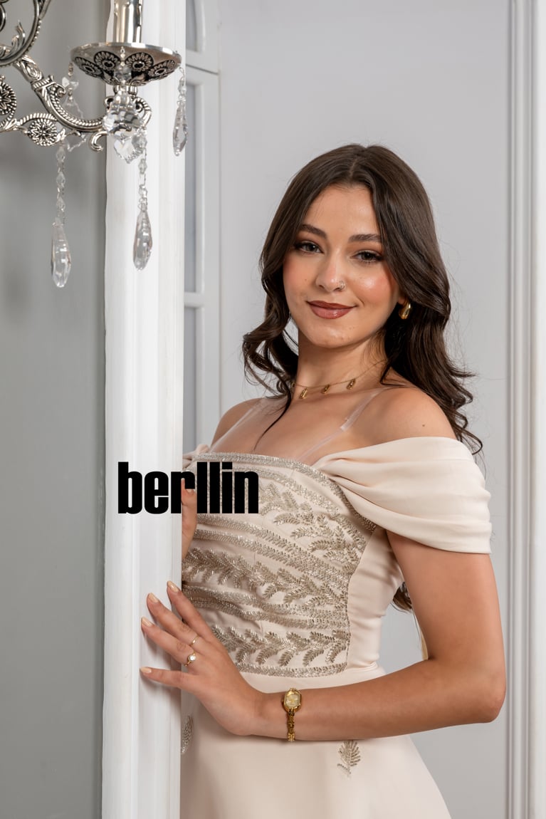 فستان ميدي مطرز بياقة مربعة لون بيج