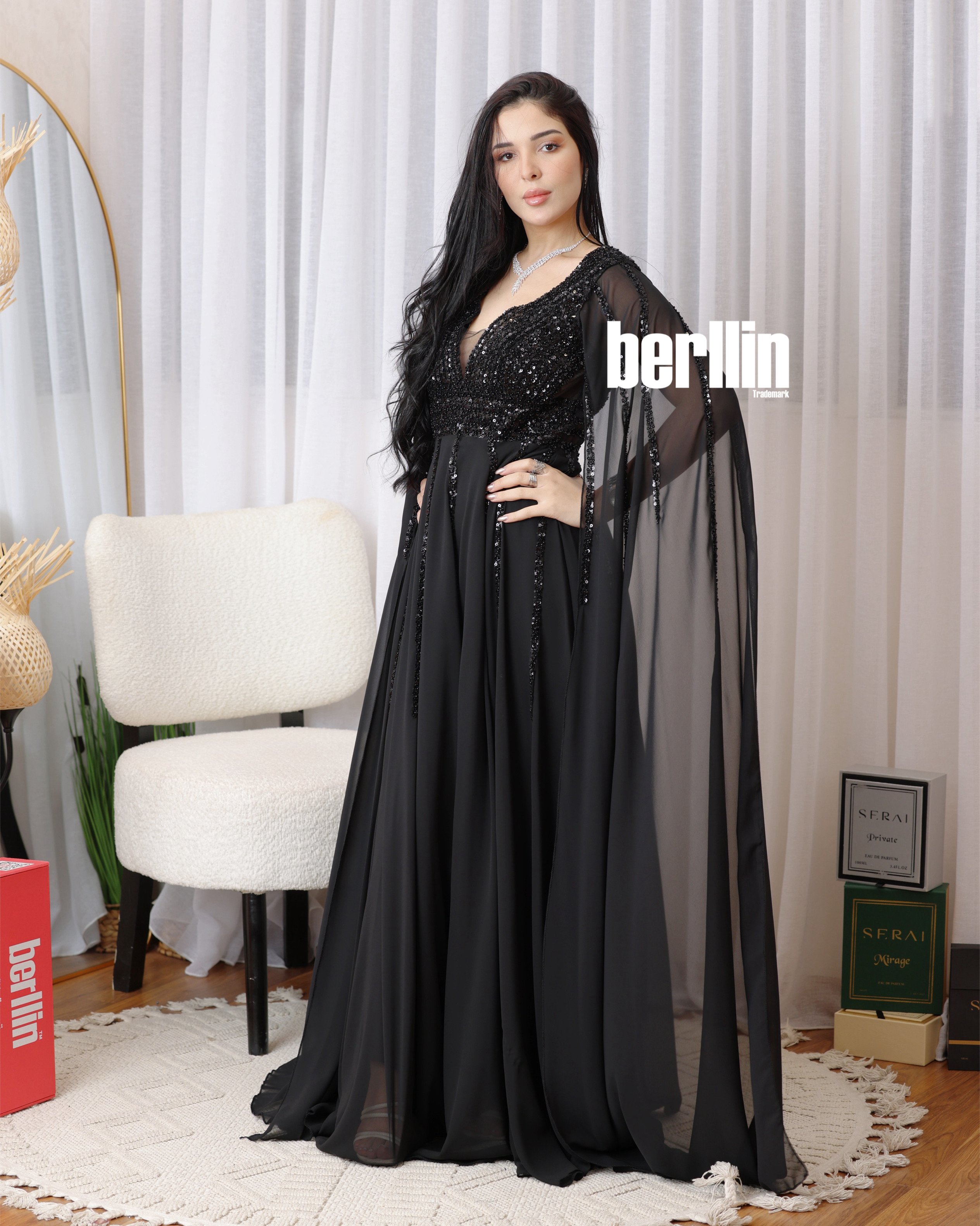 فستان طويل سهره بكم كيب لون اسود