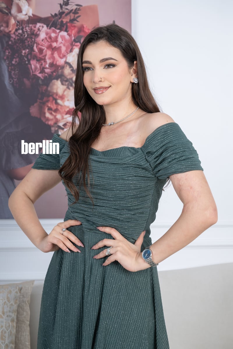 فستان أخضر داكن طويل اوف شولدر بطيات أنيقة