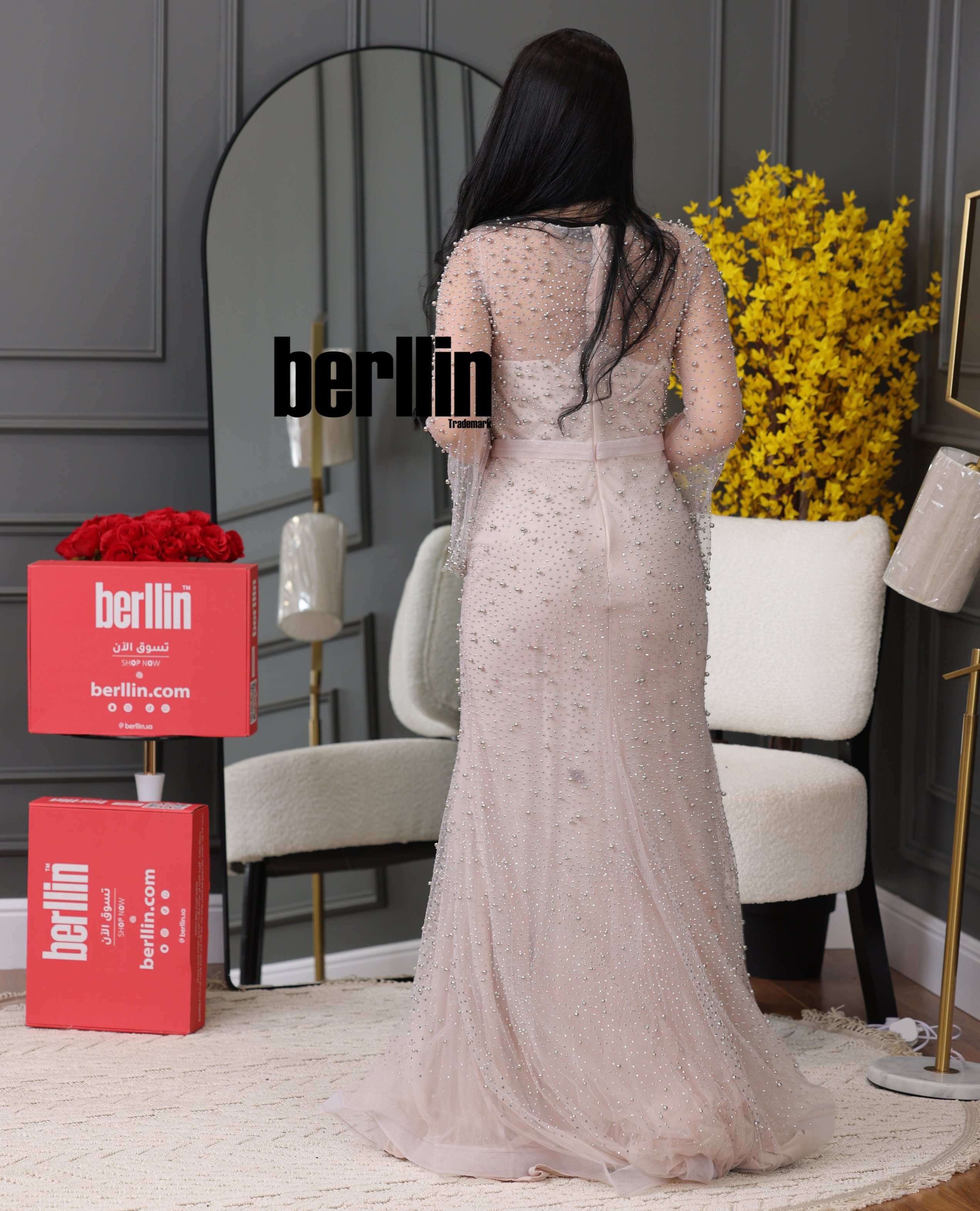 فستان سهرة طويل حورية لامع بليسيه مزين بالؤلؤ لون لحمي فاتح