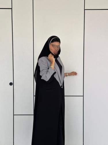 عباية كريب اسود مع كريب رمادي قصة نص كلوش