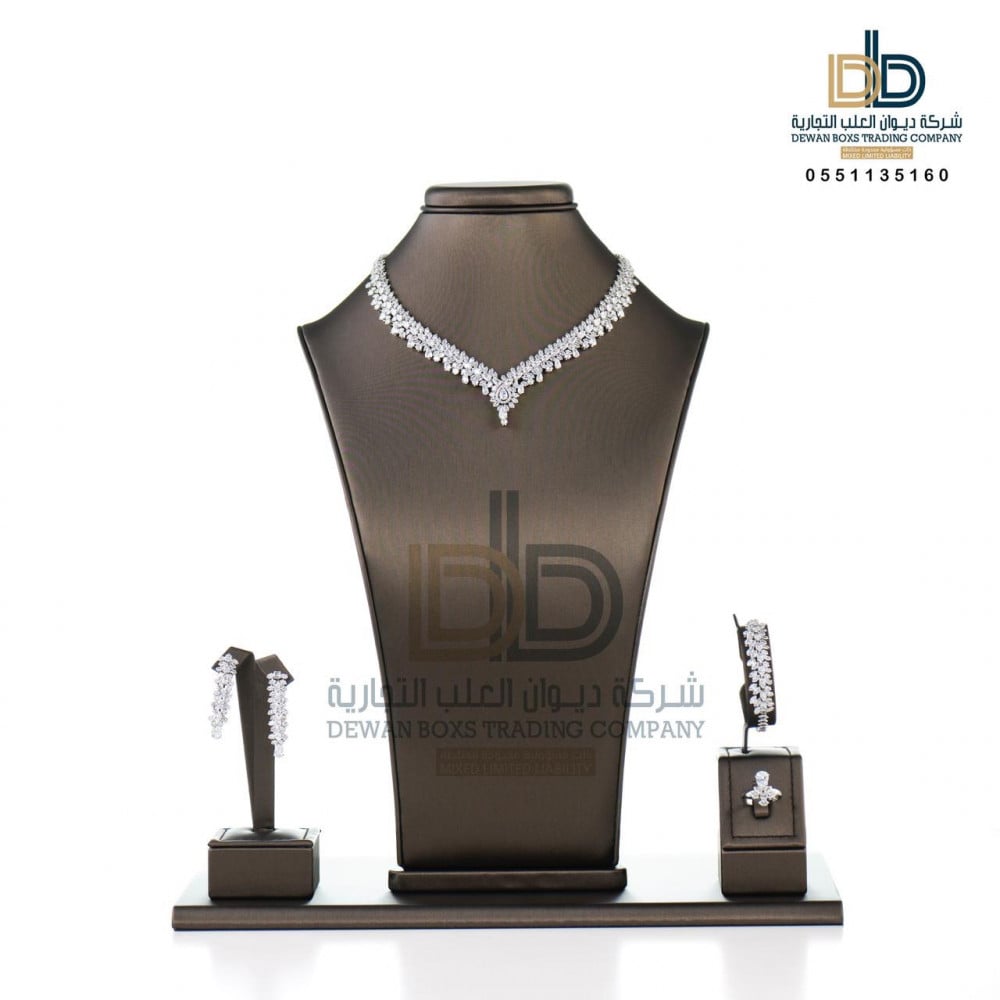 طقم بقاعده لون واحد بني