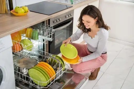 كيفية تعبئة غسالة الصحون للحصول على أفضل النتائج