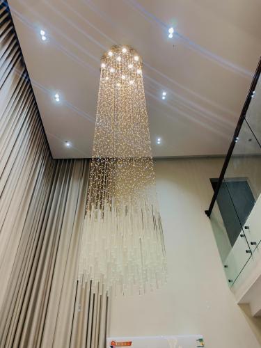 ثريه مودرن طويلة