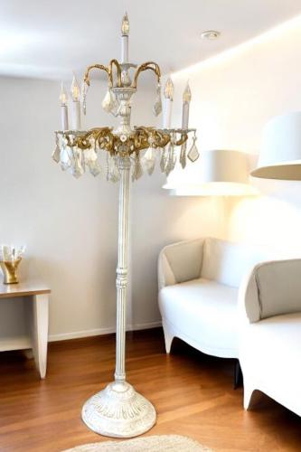 ابجورة كلاسيك كريستال وايتي في ذهبي   استاند