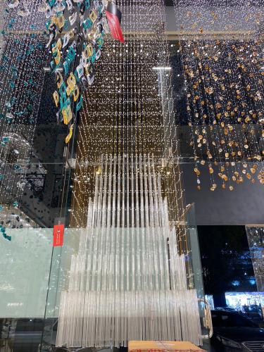 ثريا طويلة مودرن من الزجاج المورانو  مستطيلة 120 سم  في 60 سم نزول 6 متر