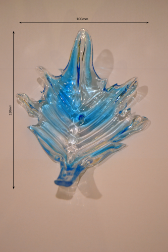 تعليق زجاج شكل ورق شجر لون ازرق