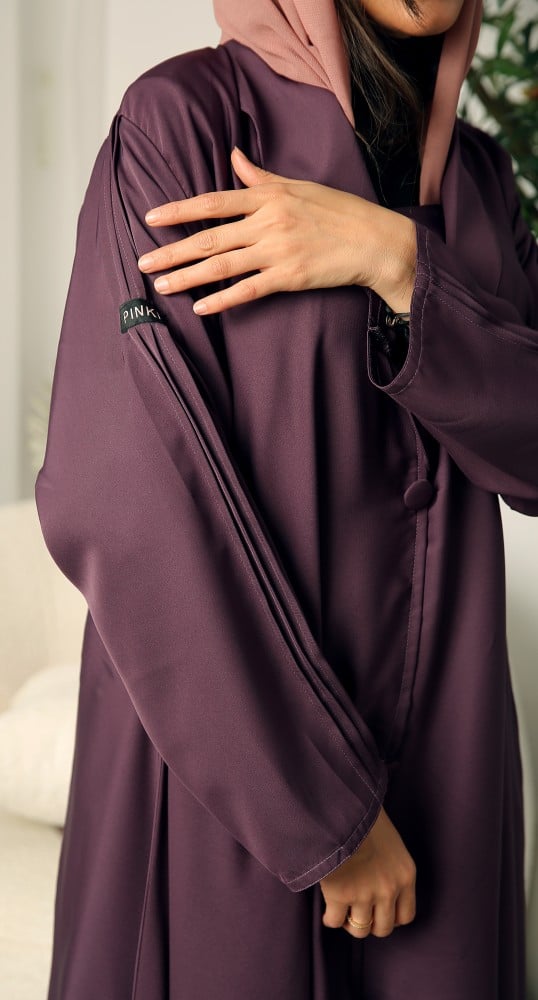 عباية بنفسجي  حرير بارد ياقة مقفلة عند الصدر