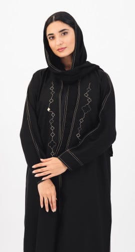 عباية بـ تطريز كلوڤر أسود