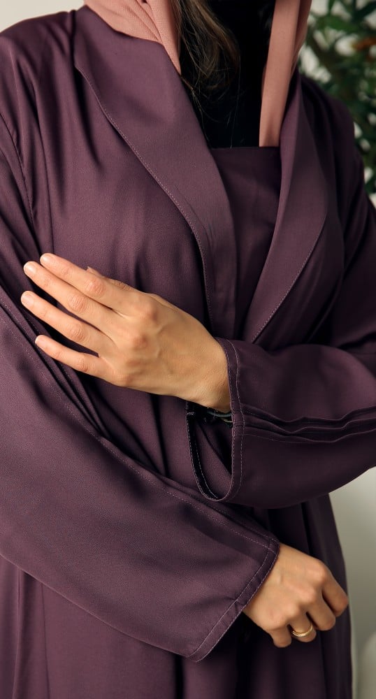 عباية بنفسجي  حرير بارد ياقة مقفلة عند الصدر